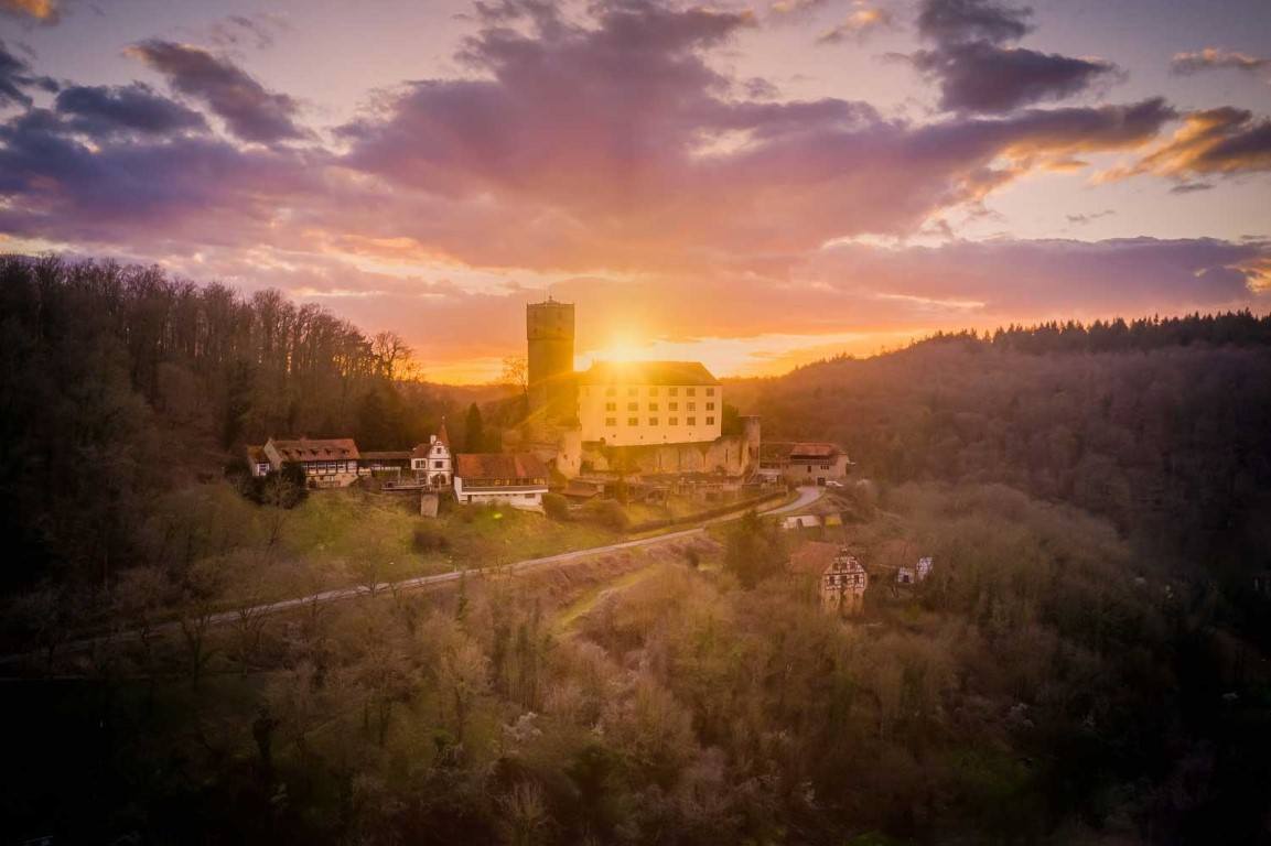 Burg Guttenberg überm Neckartal
