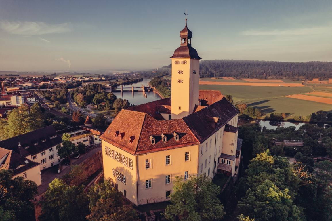 Schloss Gundelsheim mit Neckarblick